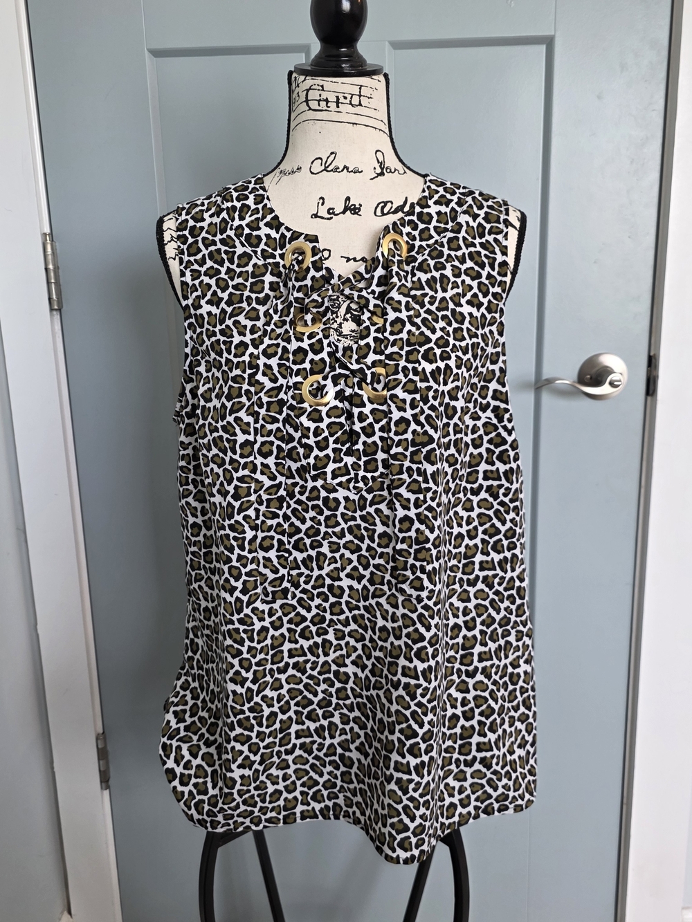 Michael Kors Leopard Print Top L Sleeveless Grommet Lace Up Blouse Green EUC